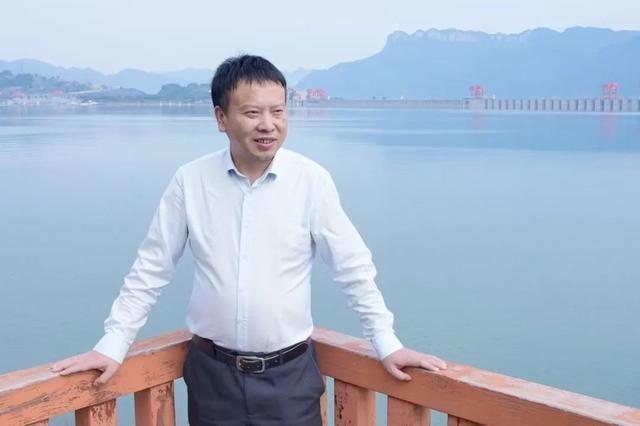 傅菲丨人最终需要返璞归真仰望星辰